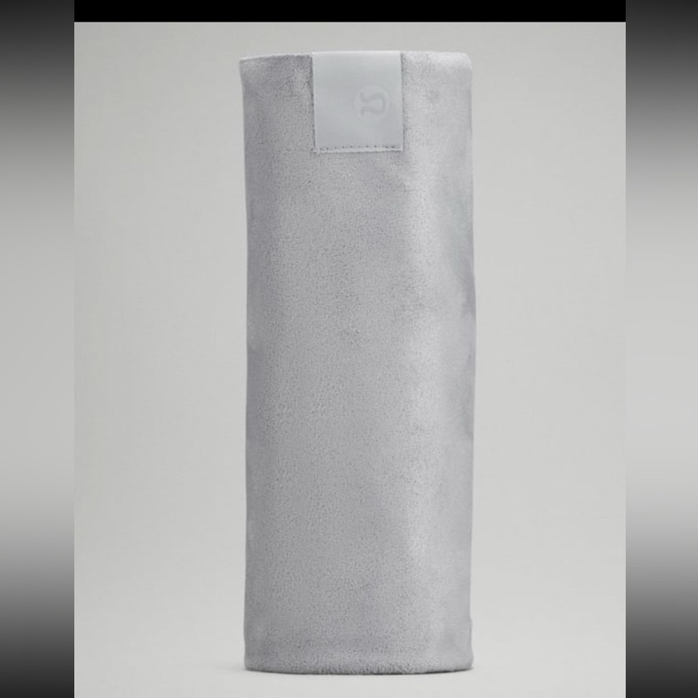 NWT Lululemon The Towel - Picture 1 of 8